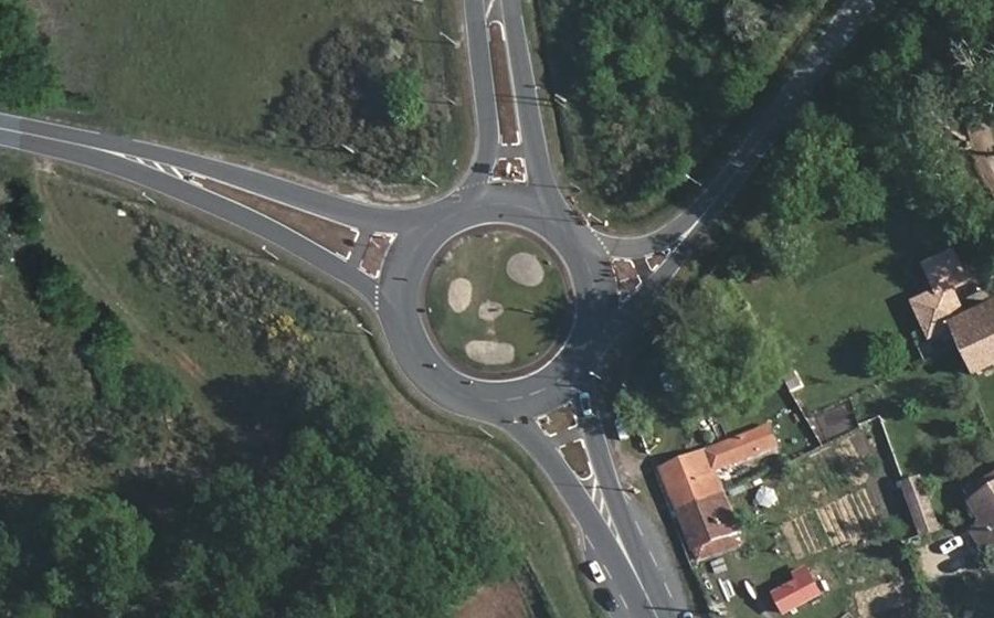 Vue aérienne du Rond-point anonyme n°37054304