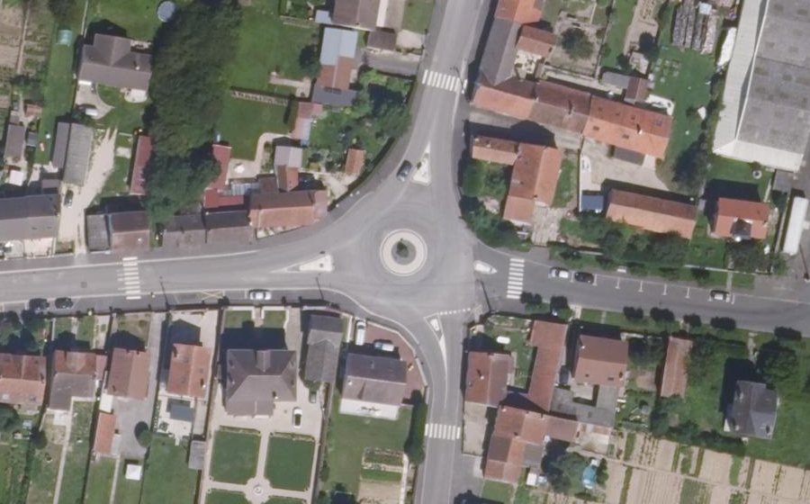 Vue aérienne du Rond-point anonyme n°37066858
