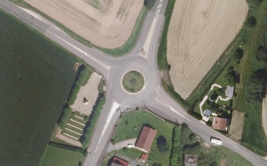Vue aérienne du Rond-point anonyme n°37066967