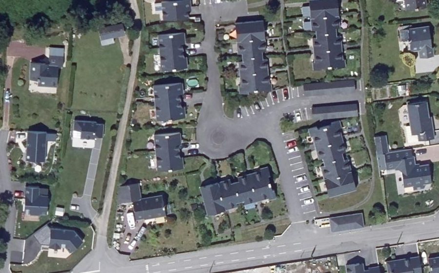 Vue aérienne du Rond-point anonyme n°370725979