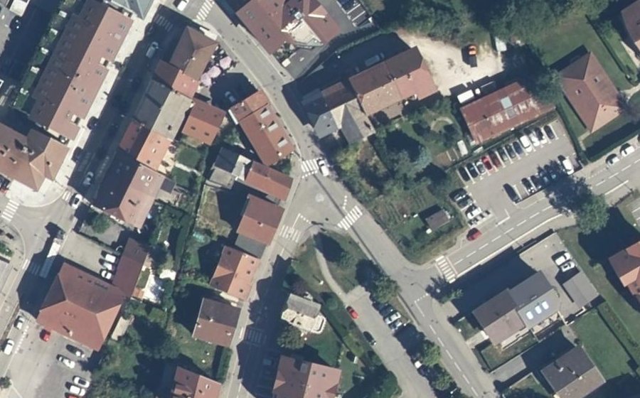 Vue aérienne du Rond-point anonyme n°370776395