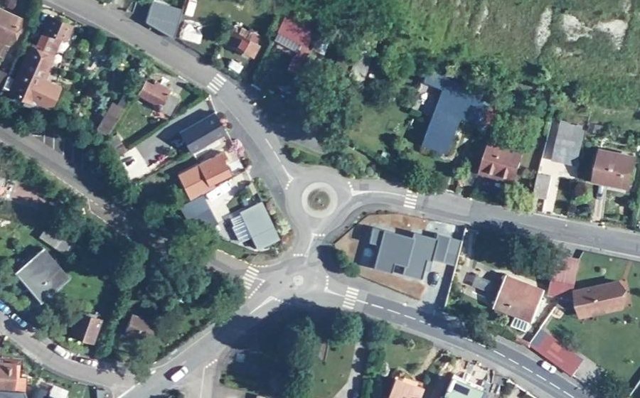 Vue aérienne du Rond-point anonyme n°37079097