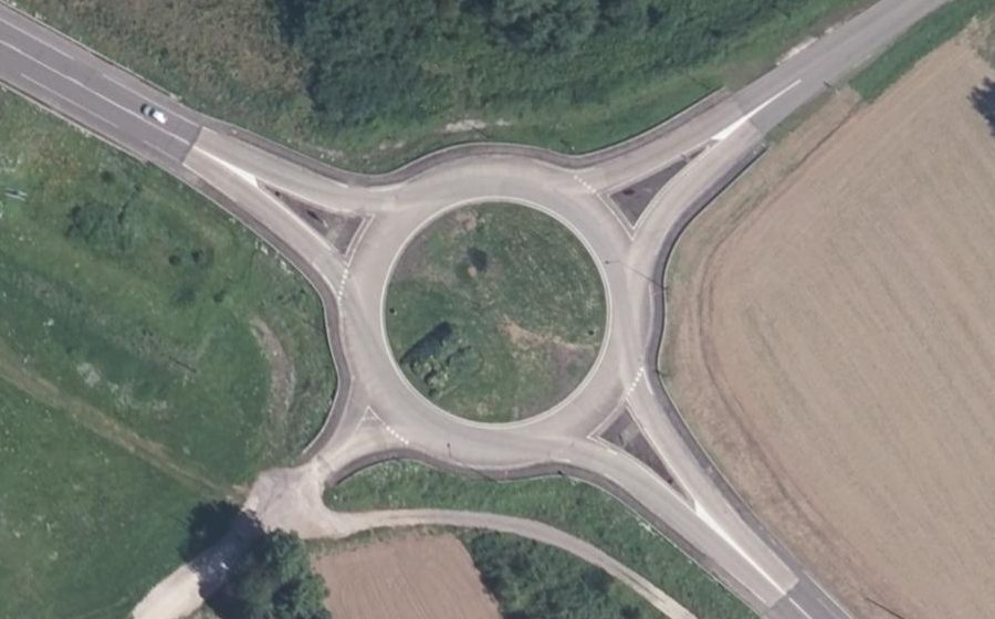 Vue aérienne du Rond-point anonyme n°37079519