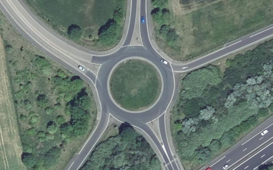 Vue aérienne du Rond-point anonyme n°37079691