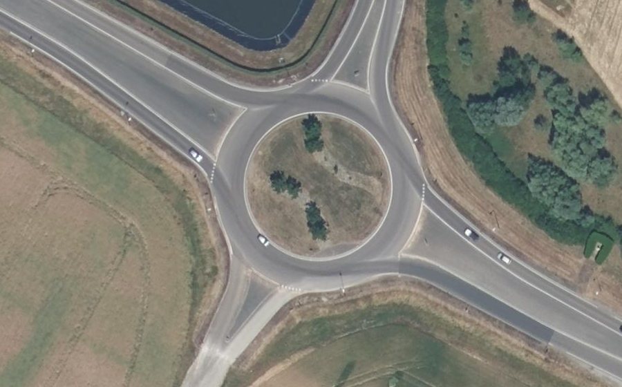 Vue aérienne du Rond-point anonyme n°37082577