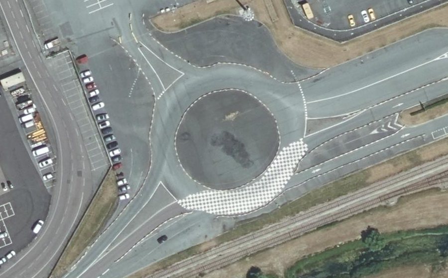 Vue aérienne du Rond-point anonyme n°370935951