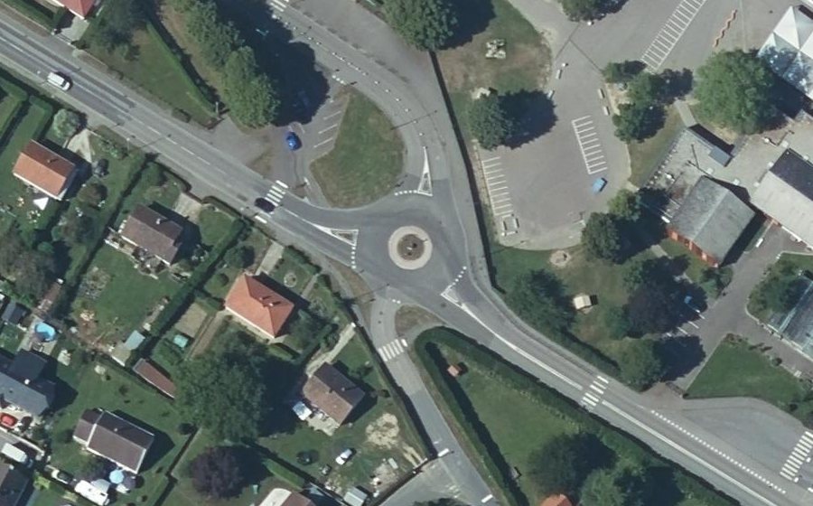 Vue aérienne du Rond-point anonyme n°370964370