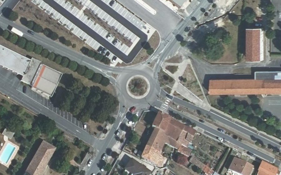 Vue aérienne du Rond-point anonyme n°37100025