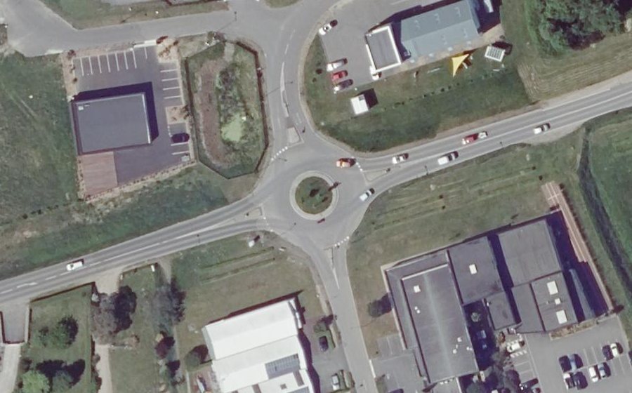 Vue aérienne du Rond-point anonyme n°371039779