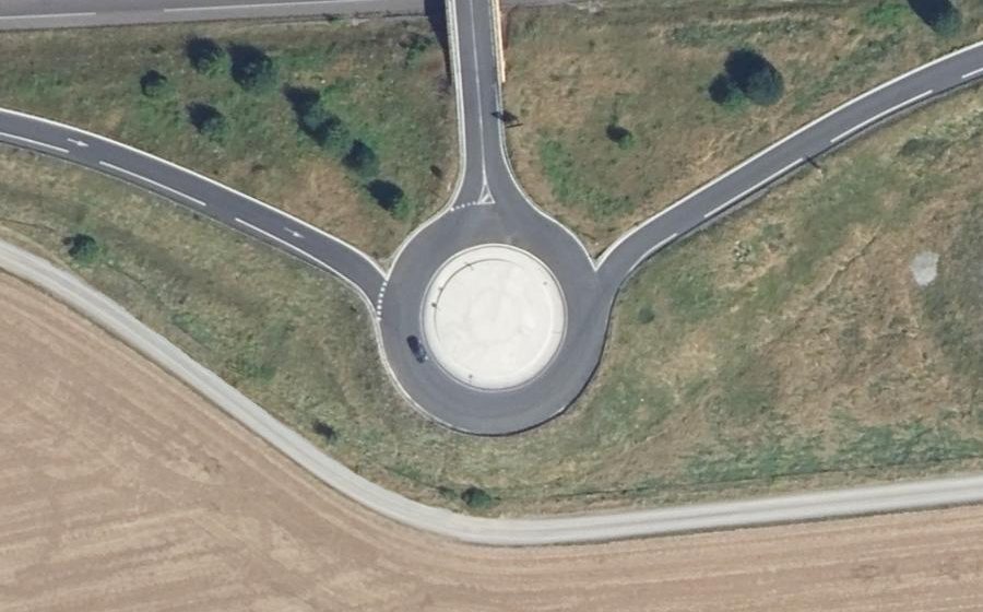 Vue aérienne du Rond-point anonyme n°37109620