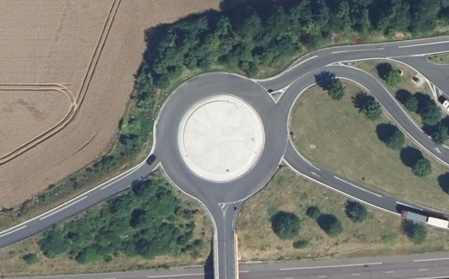 Vue aérienne du Rond-point anonyme n°37109622