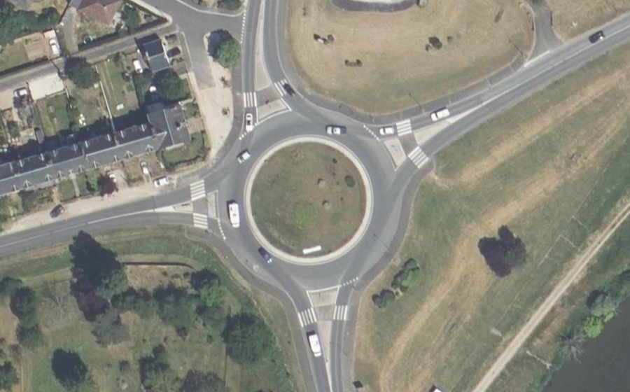 Vue aérienne du Rond-point anonyme n°37117976