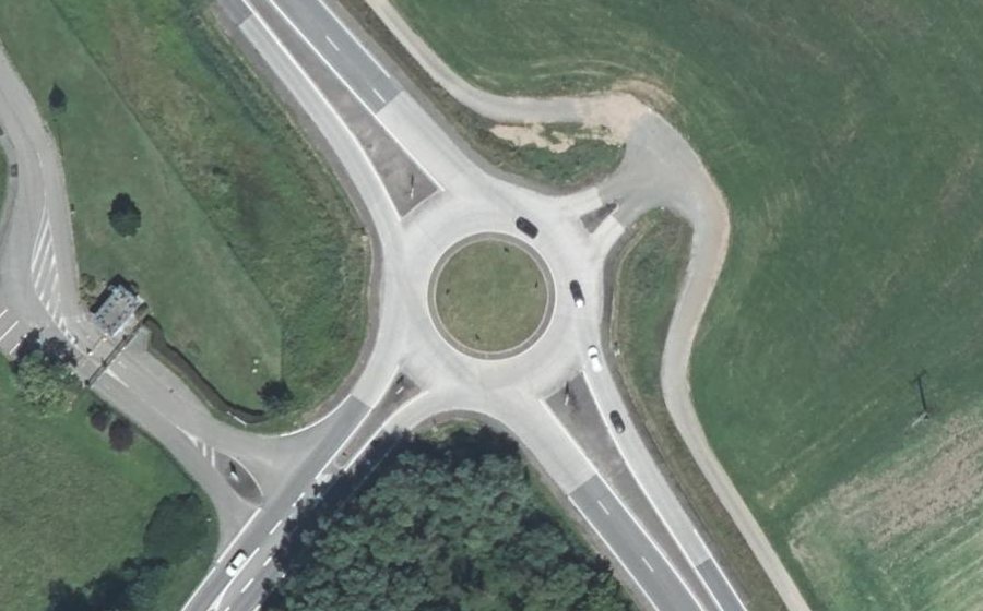 Vue aérienne du Rond-point anonyme n°37118593