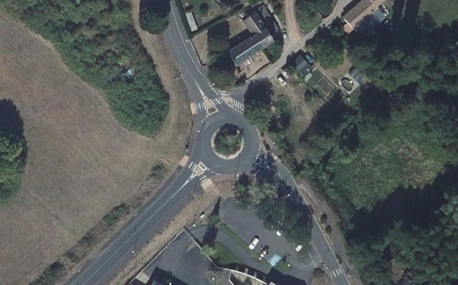 Vue aérienne du Rond-point anonyme n°37119321