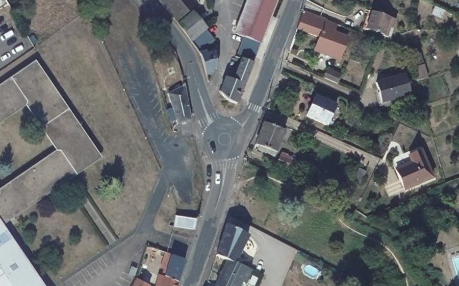 Vue aérienne du Rond-point anonyme n°37119325