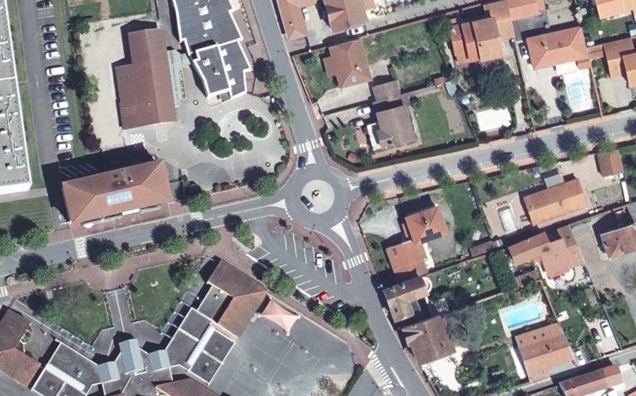 Vue aérienne du Rond-point anonyme n°37122031