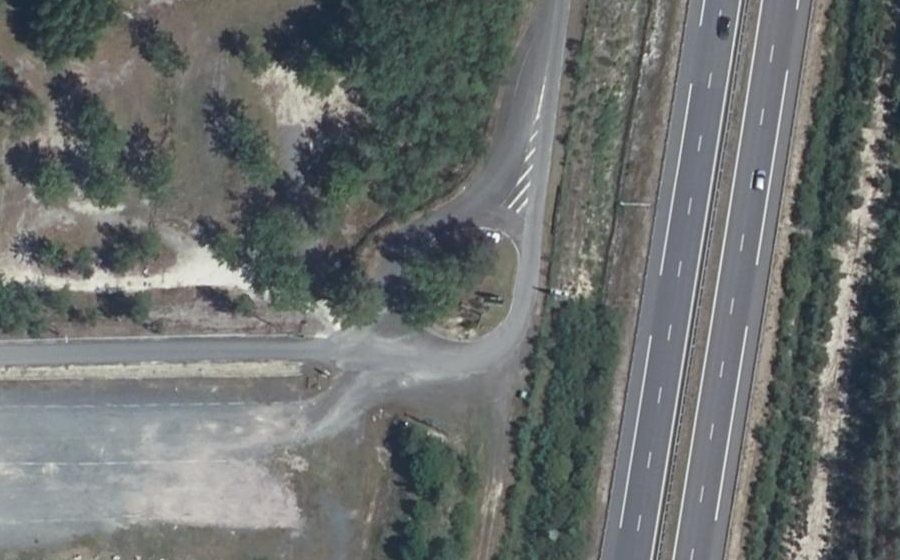 Vue aérienne du Rond-point anonyme n°371248138