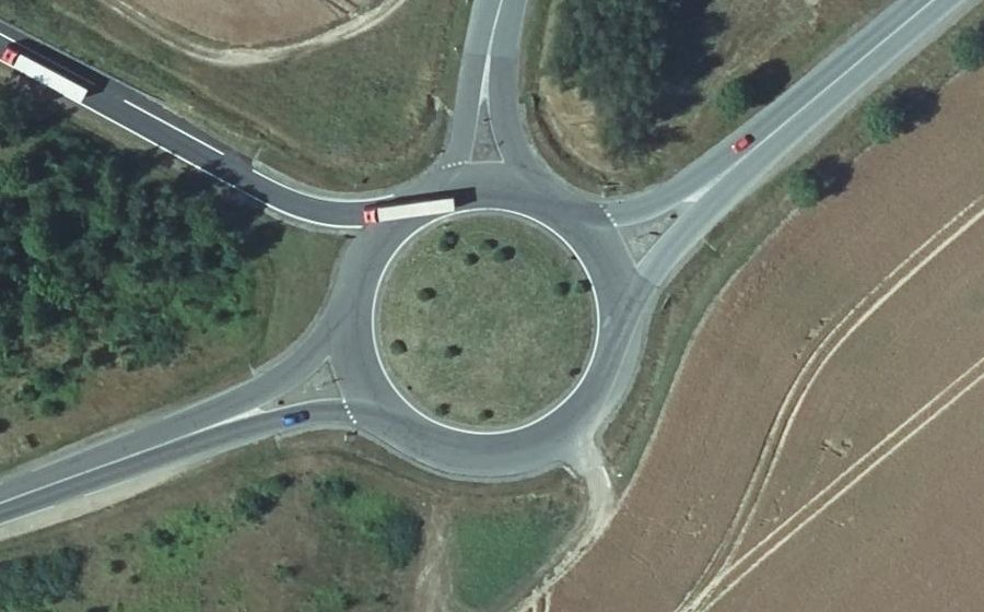 Vue aérienne du Rond-point anonyme n°37127143