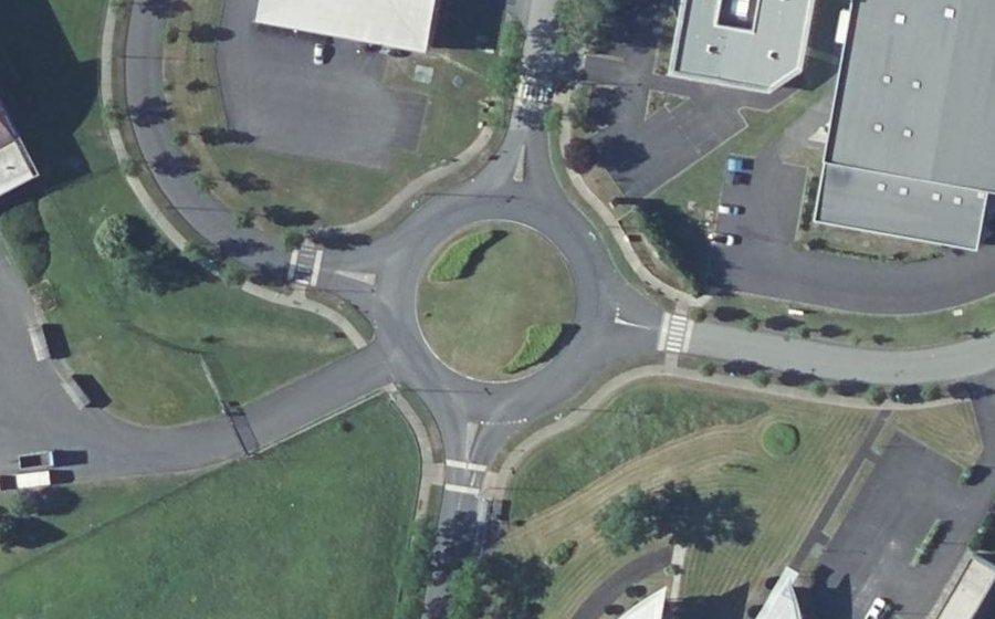 Vue aérienne du Rond-point anonyme n°37129796