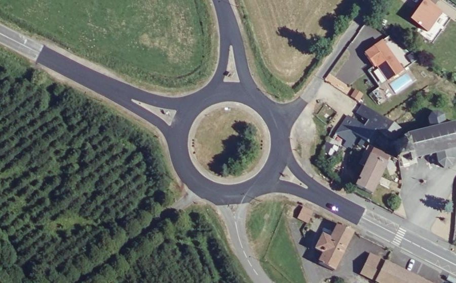 Vue aérienne du Rond-point anonyme n°37130193