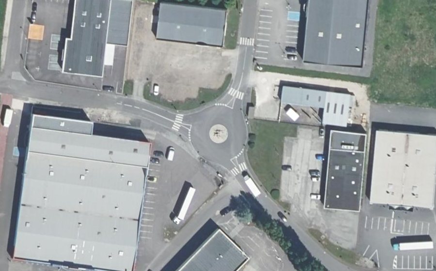Vue aérienne du Rond-point anonyme n°37130893