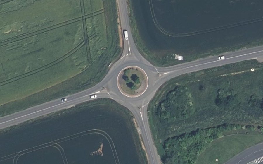 Vue aérienne du Rond-point anonyme n°37136789