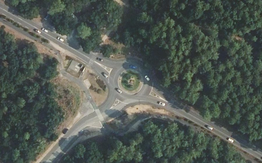 Vue aérienne du Rond-point anonyme n°37145172