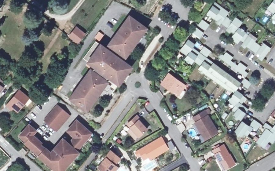 Vue aérienne du Rond-point anonyme n°371568712