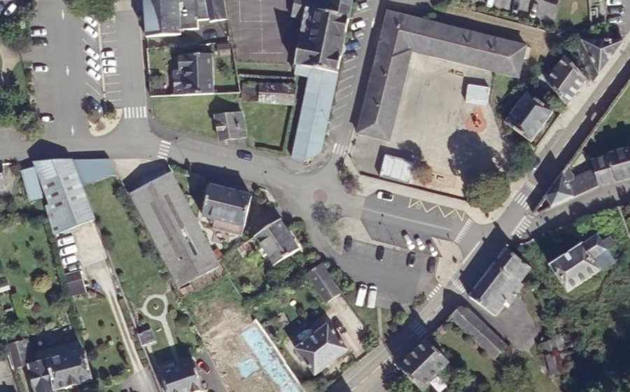 Vue aérienne du Rond-point anonyme n°371645208