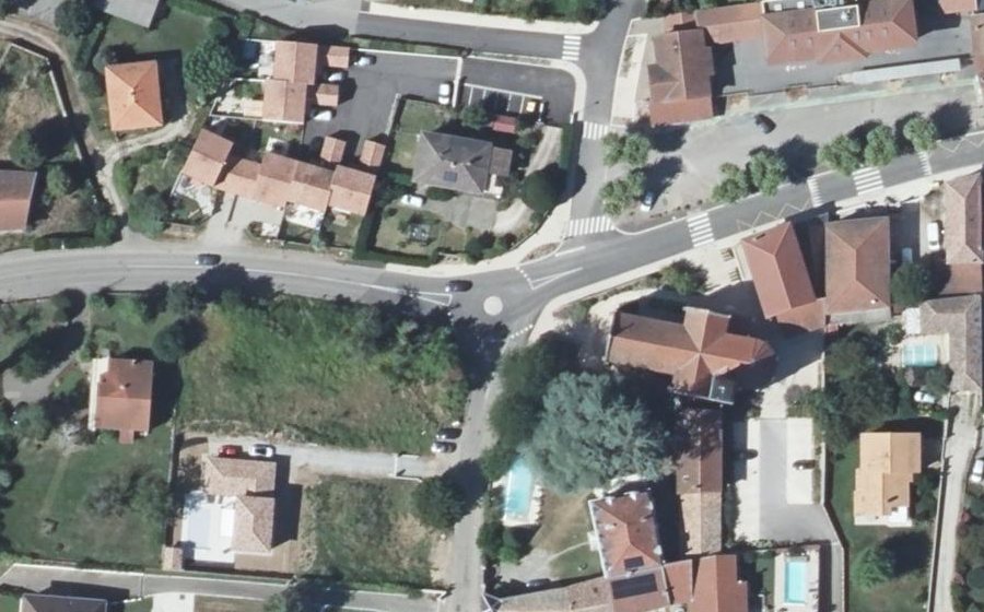 Vue aérienne du Rond-point anonyme n°37182020