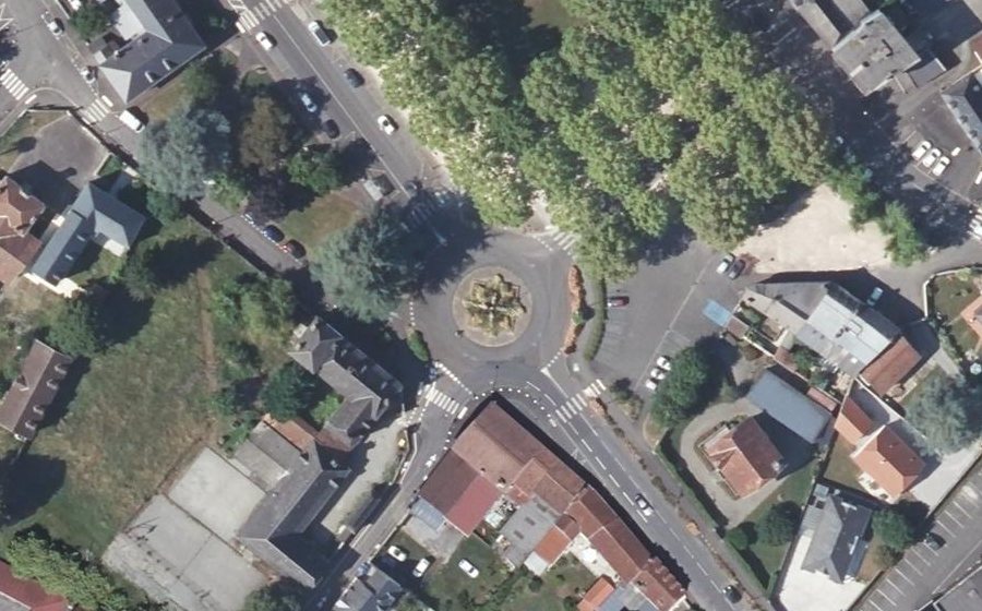 Vue aérienne du Rond-point anonyme n°37189689