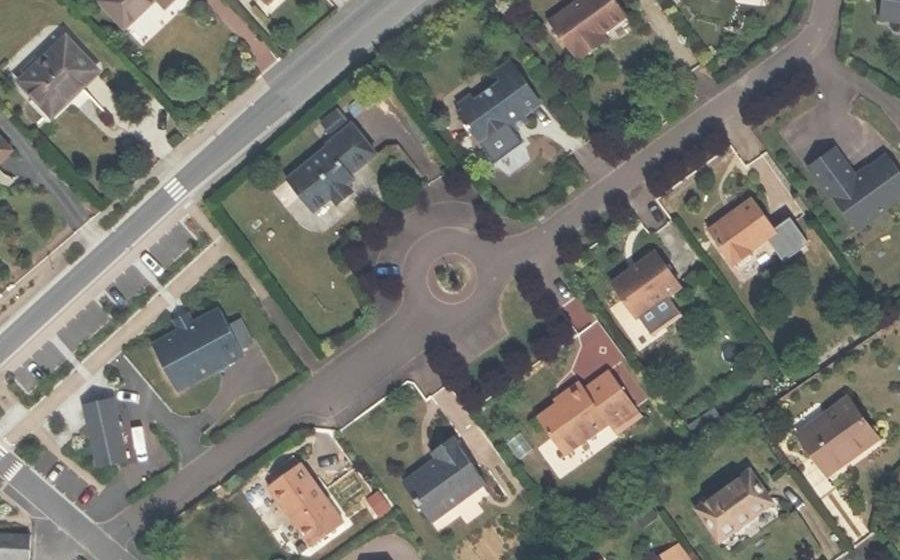Vue aérienne du Rond-point anonyme n°37191344