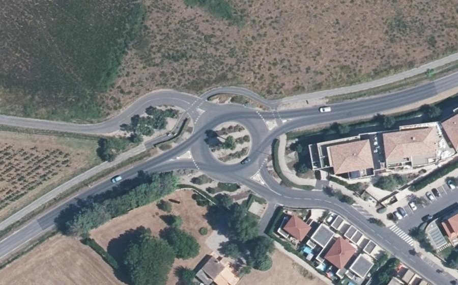 Vue aérienne du Rond-point anonyme n°371927365