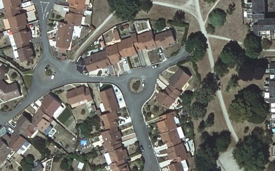 Vue aérienne du Rond-point anonyme n°37196371