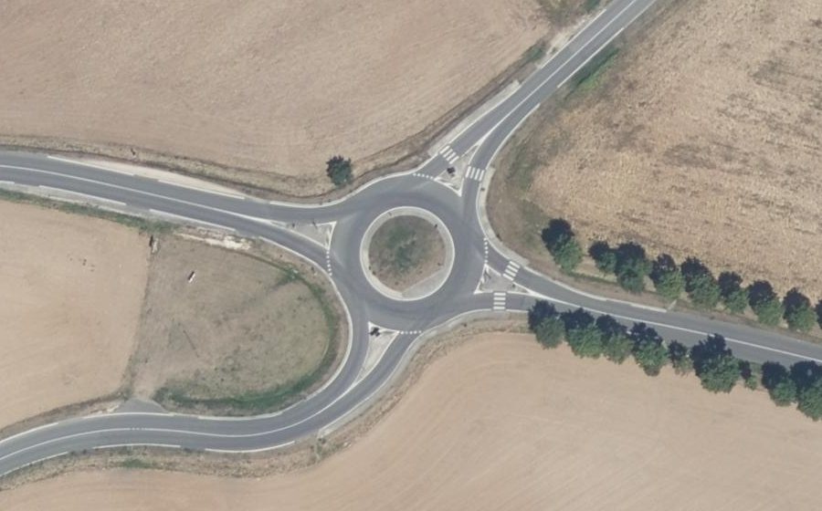 Vue aérienne du Rond-point anonyme n°372374937