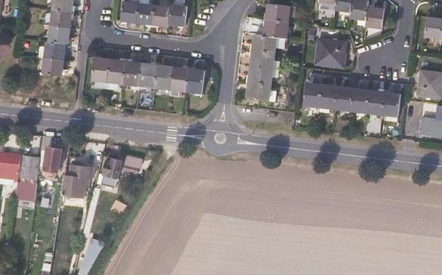 Vue aérienne du Rond-point anonyme n°372425386