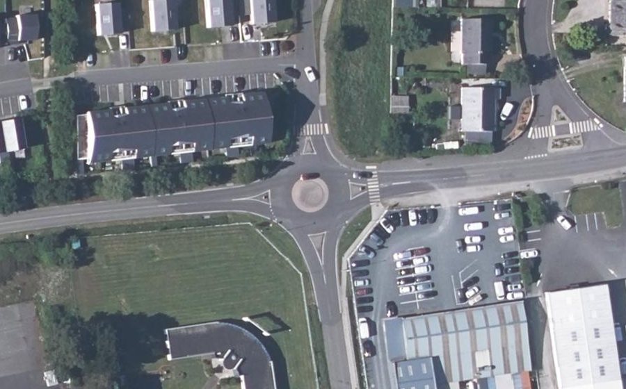 Vue aérienne du Rond-point anonyme n°372434089