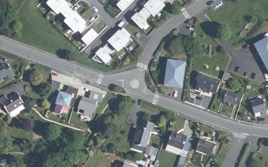 Vue aérienne du Rond-point anonyme n°372448938