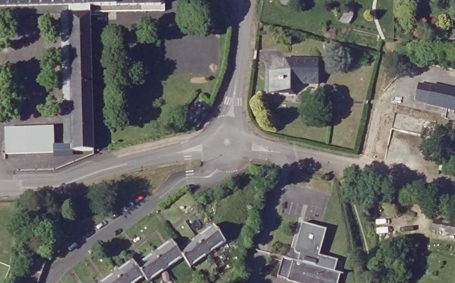Vue aérienne du Rond-point anonyme n°372513771