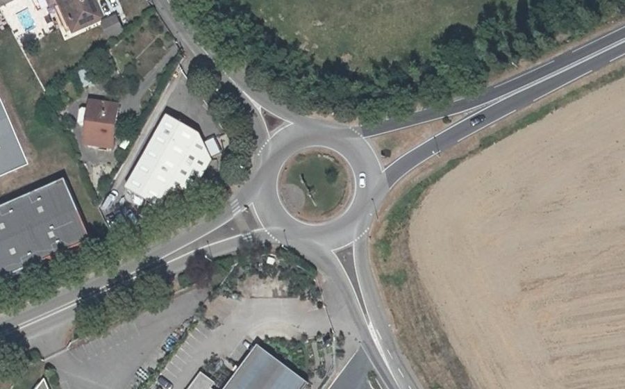 Vue aérienne du Rond-point anonyme n°37255481