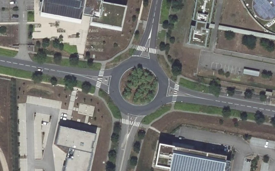Vue aérienne du Rond-point anonyme n°37256368
