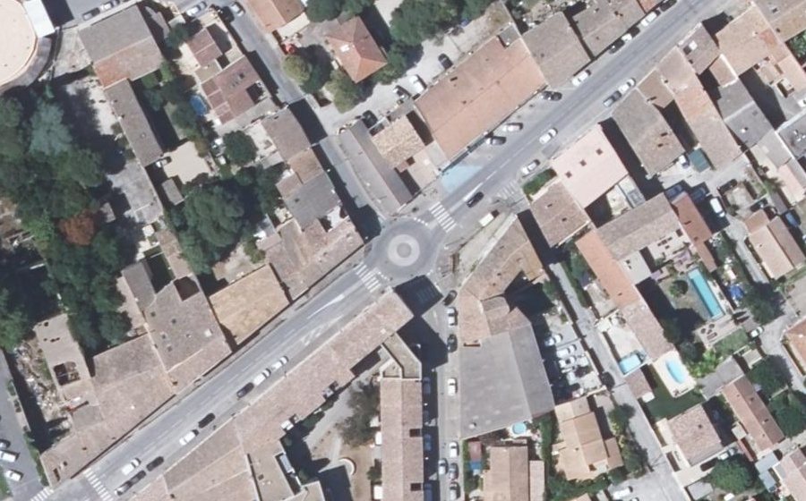 Vue aérienne du Rond-point anonyme n°372593817