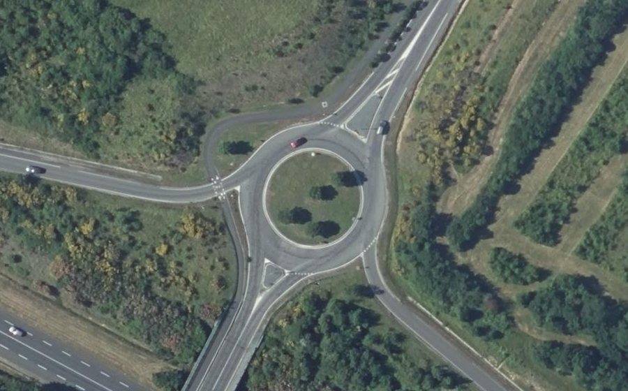Vue aérienne du Rond-point anonyme n°37260308