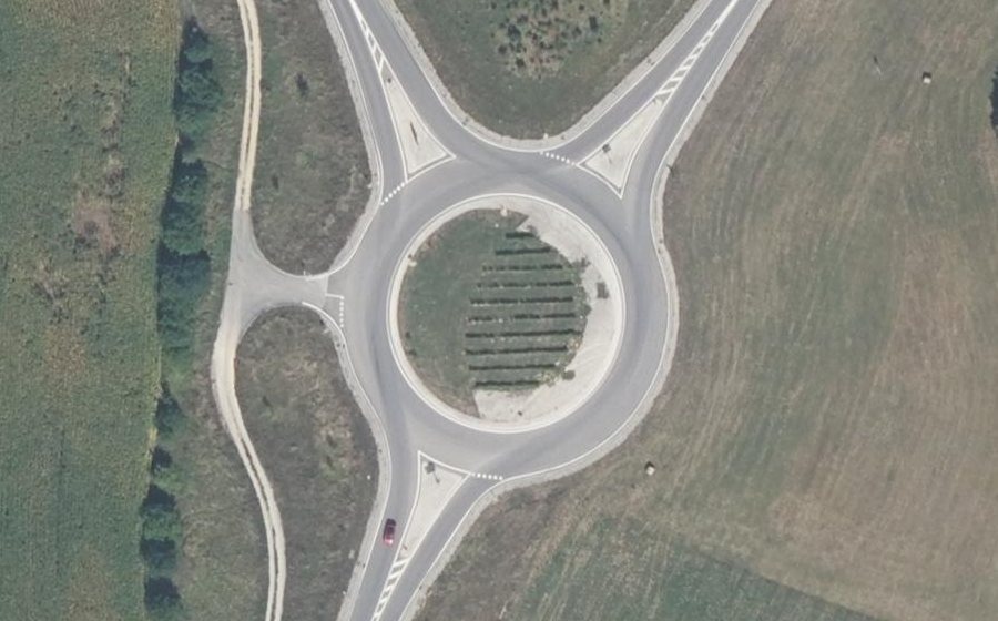 Vue aérienne du Rond-point anonyme n°372623731