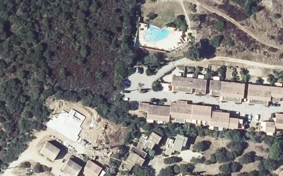 Vue aérienne du Rond-point anonyme n°372819258