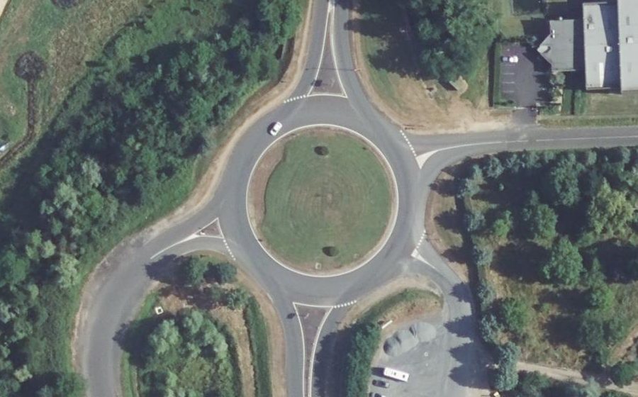Vue aérienne du Rond-point anonyme n°37293927