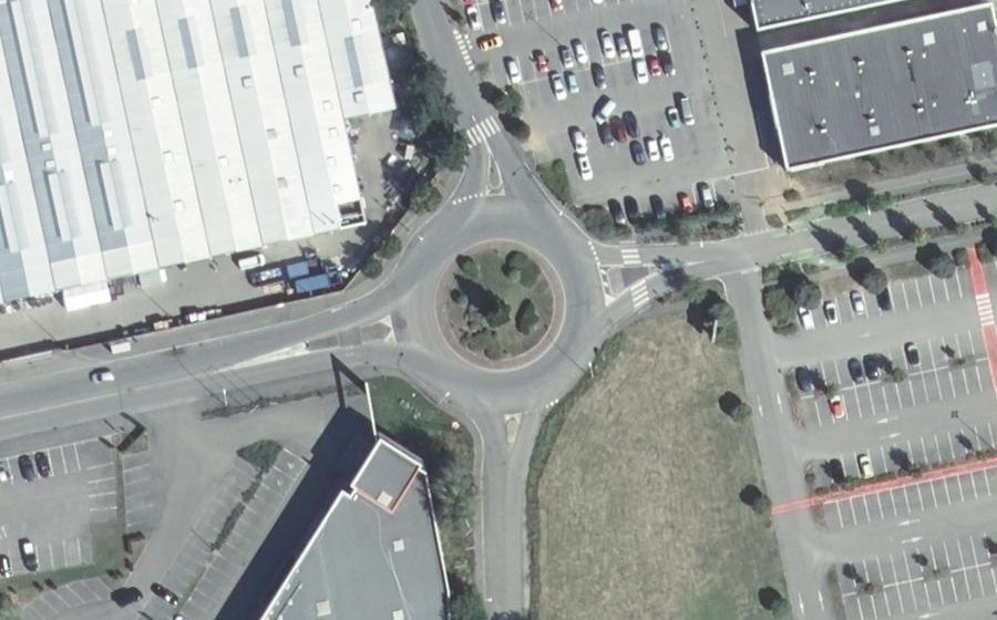 Vue aérienne du Rond-point anonyme n°37296087
