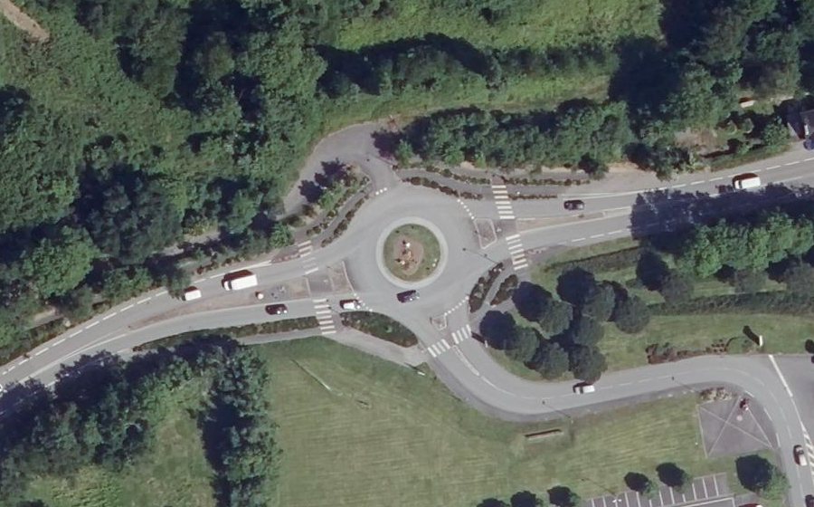 Vue aérienne du Rond-point anonyme n°37304846
