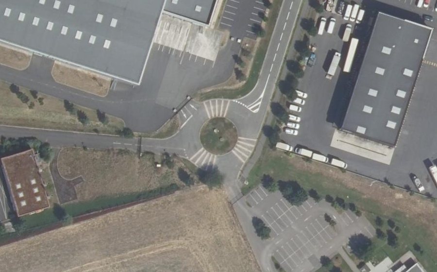 Vue aérienne du Rond-point anonyme n°373170920