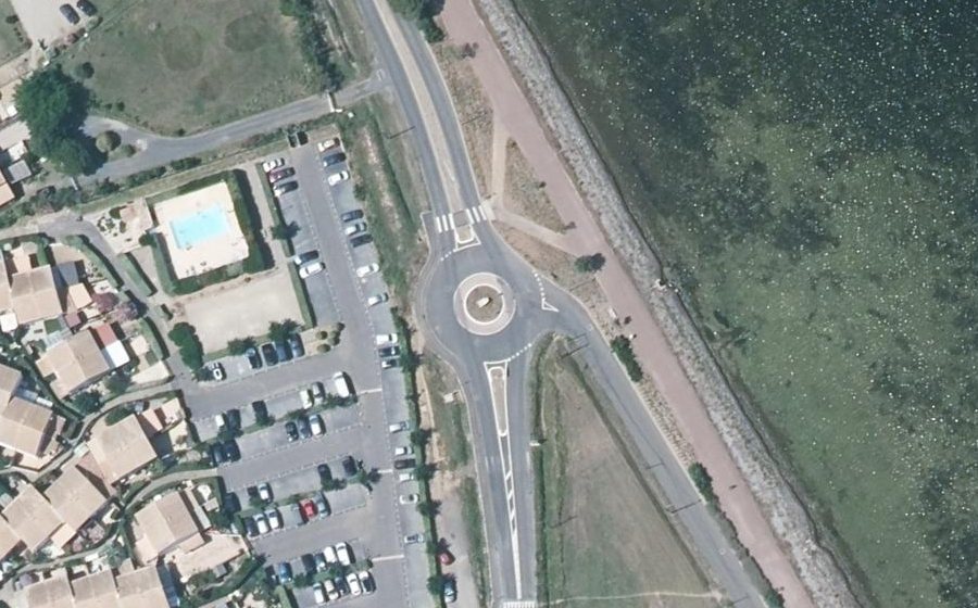 Vue aérienne du Rond-point anonyme n°37332035